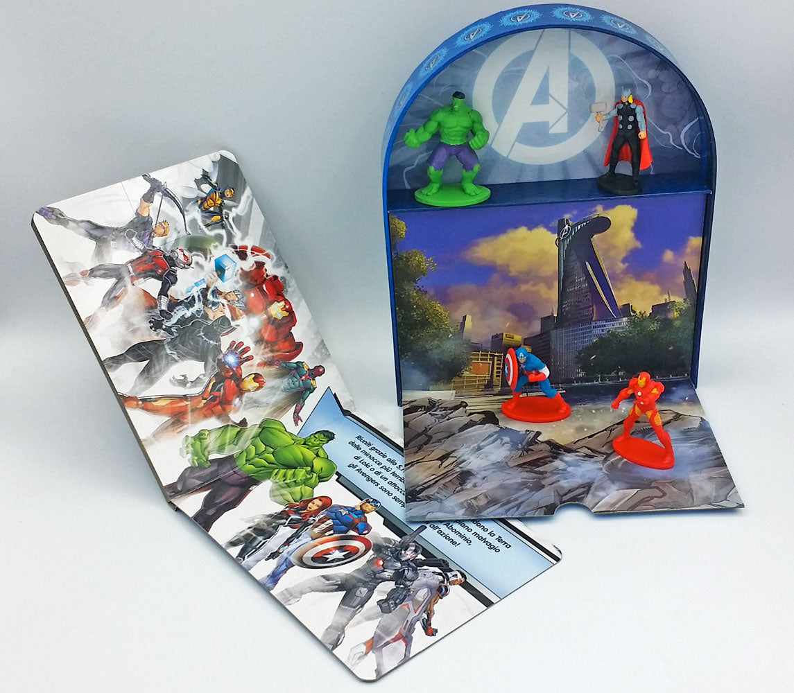 LibroGiocaKit - Avengers::Con 4 personaggi 3D e 1 scenario per giocare!