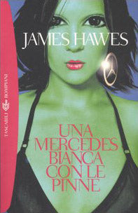 Una mercedes bianca con le pinne