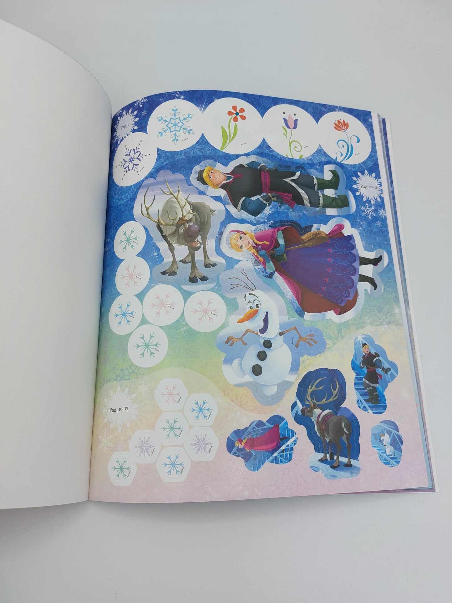 Frozen 1000 sticker::Tanti giochi e attività