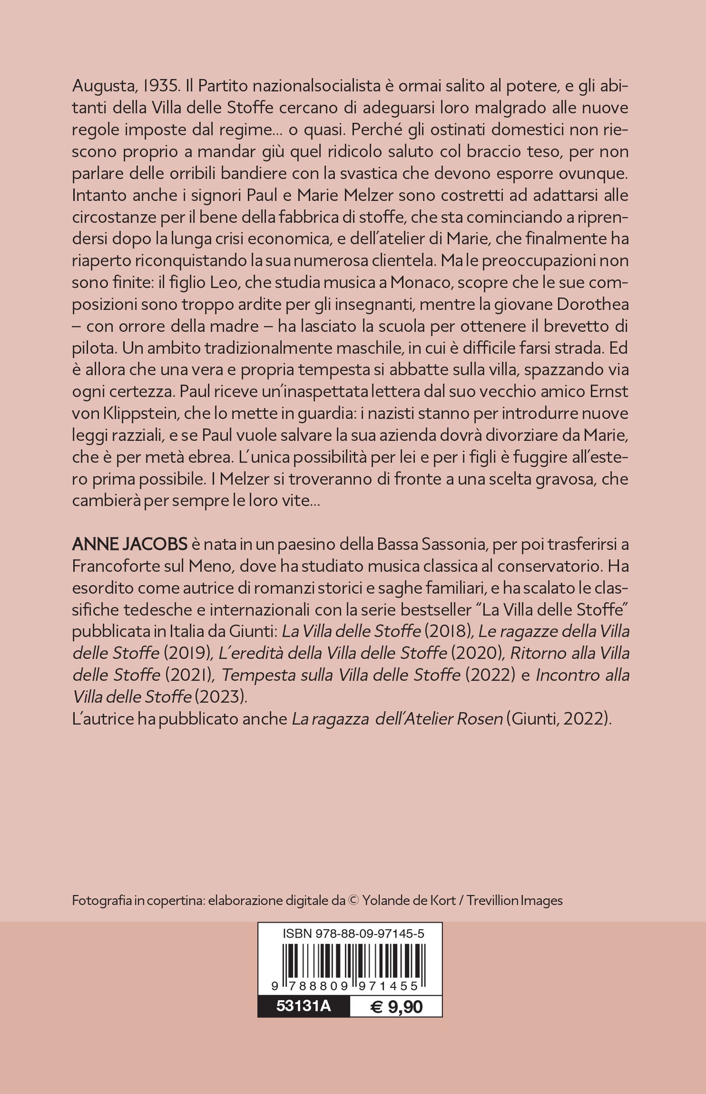 Tempesta sulla villa delle stoffe