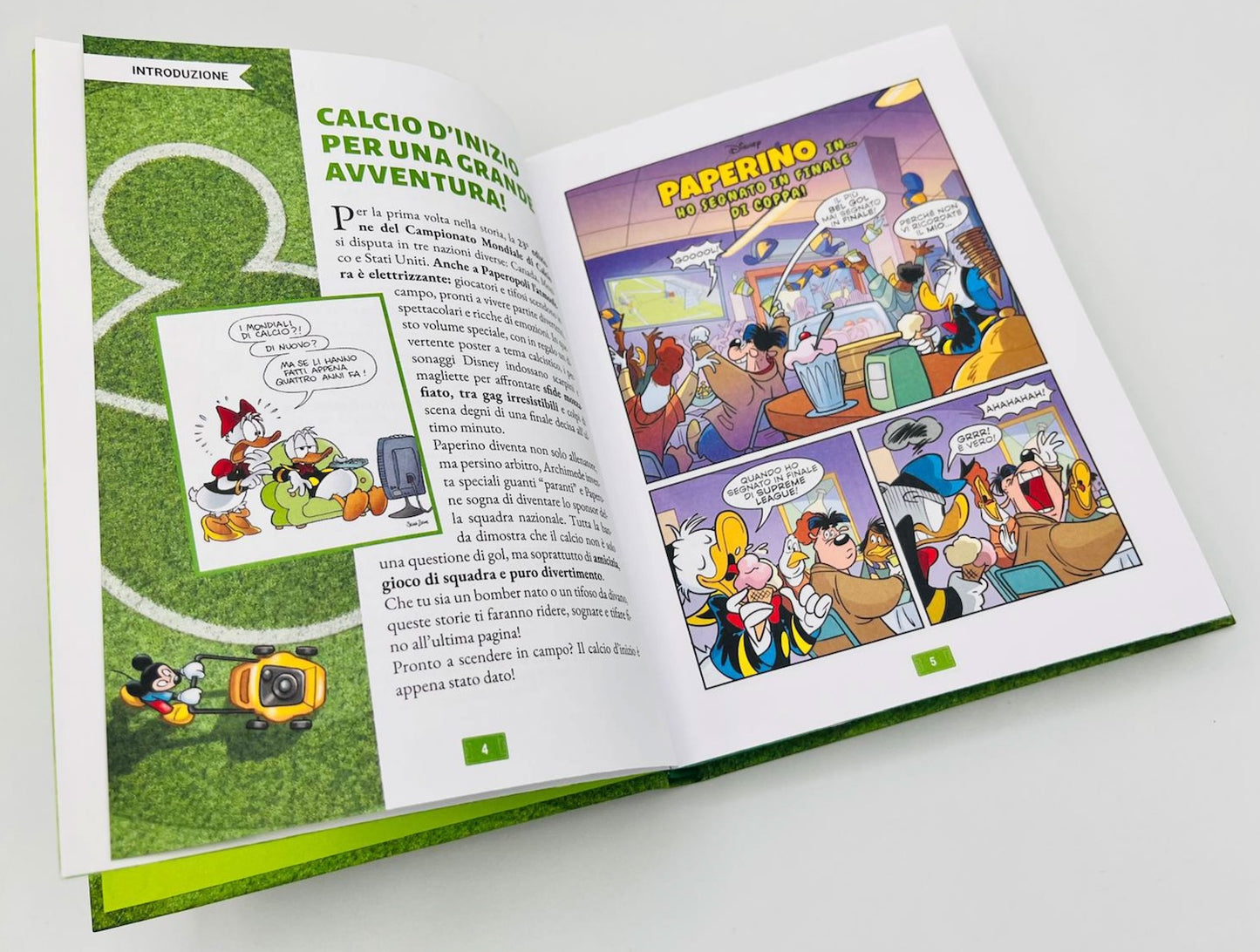 Mondiali di calcio Le più belle storie Disney con Poster::Storie inedite