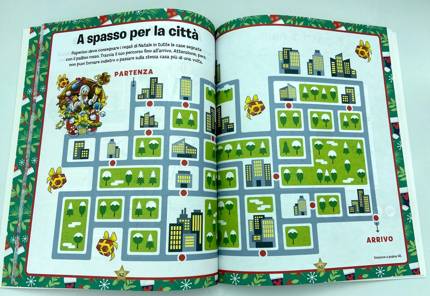 1000 Sticker Natale Disney::Tanti giochi e attività