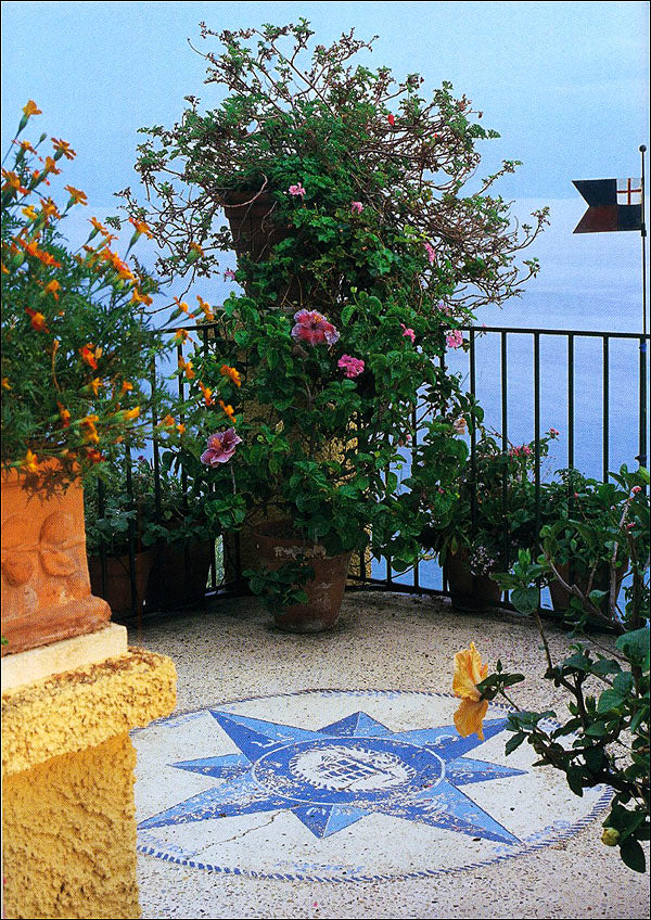 Il giardino in balconi e terrazzi